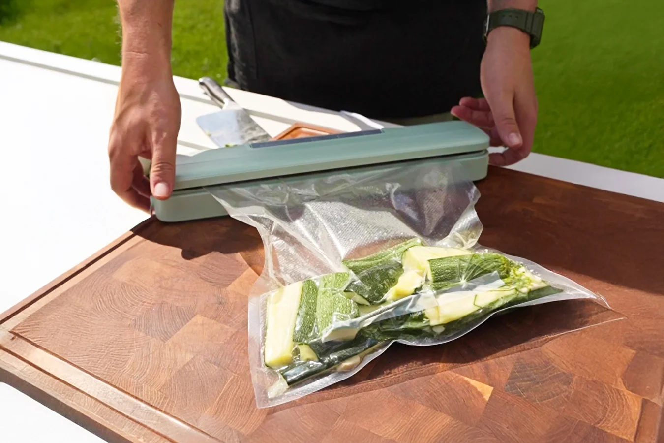 Hausgemachte, schnell gesalzene Zucchini – einfaches und schnelles Rezept