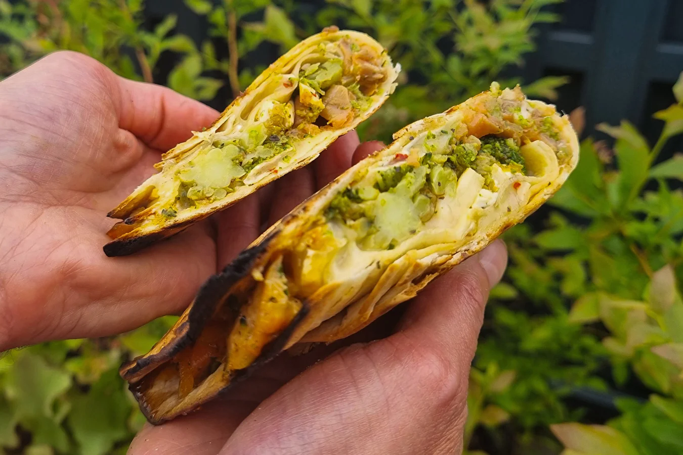 Gegrillte Tortillas mit R&auml;ucherlachs und Brokkoli