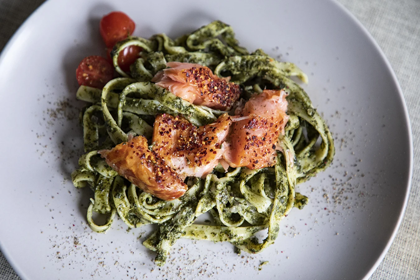 Pasta mit Spinat und Räucherlachs