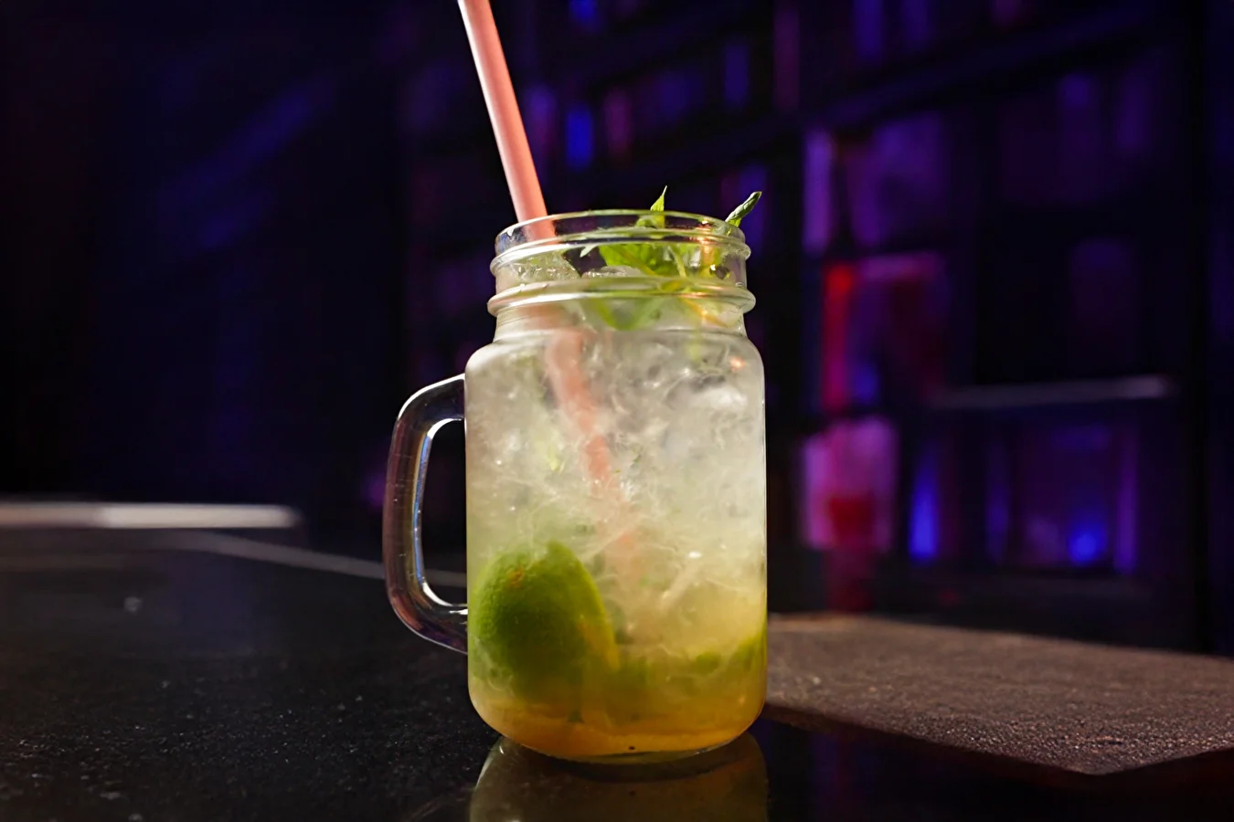 Nojito – erfrischender, alkoholfreier Drink mit Limette und Minze