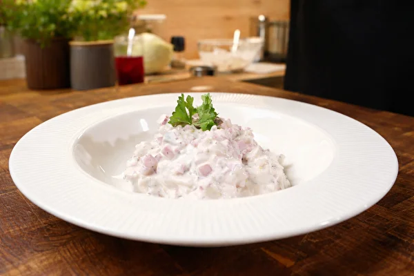 Heringe mit fermentierter Pflaume und Apfel