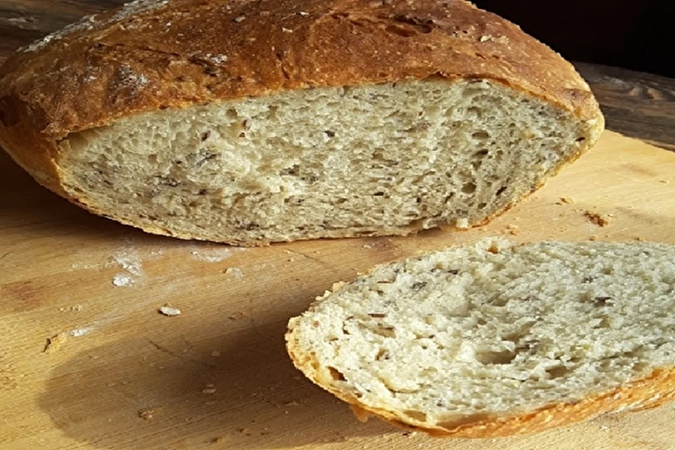 Weizenbrot mit Trockenhefe und Leinsamen