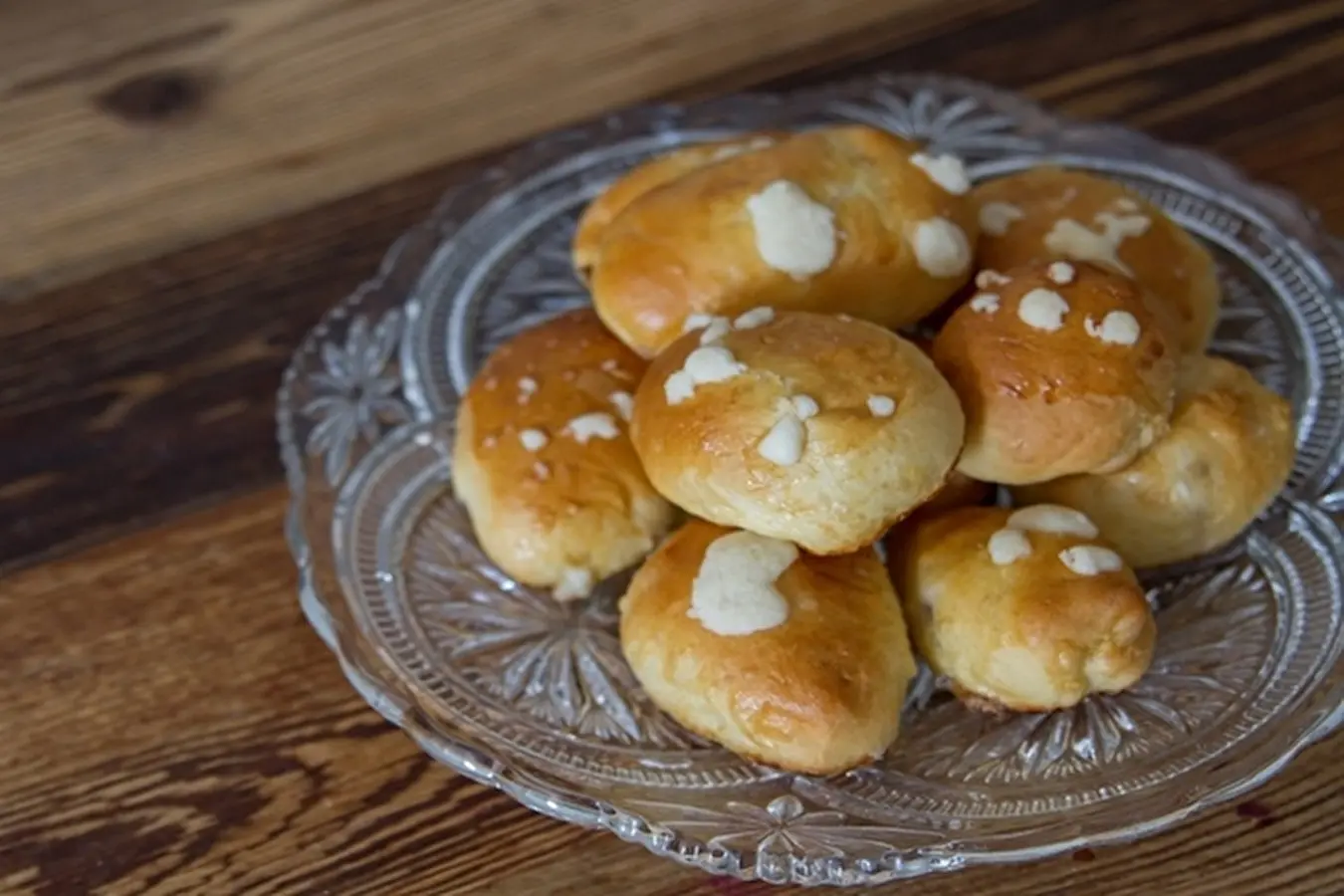 Süße Brötchen mit Pflaumen
