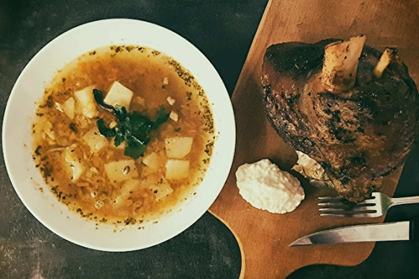 Erbsensuppe mit Eisbein