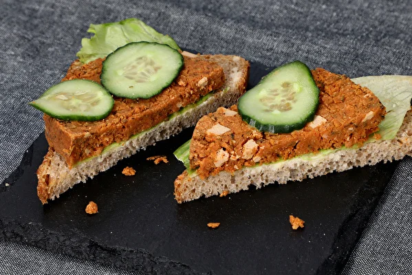 Vegane „Mortadella“ aus dem Schinkenkocher