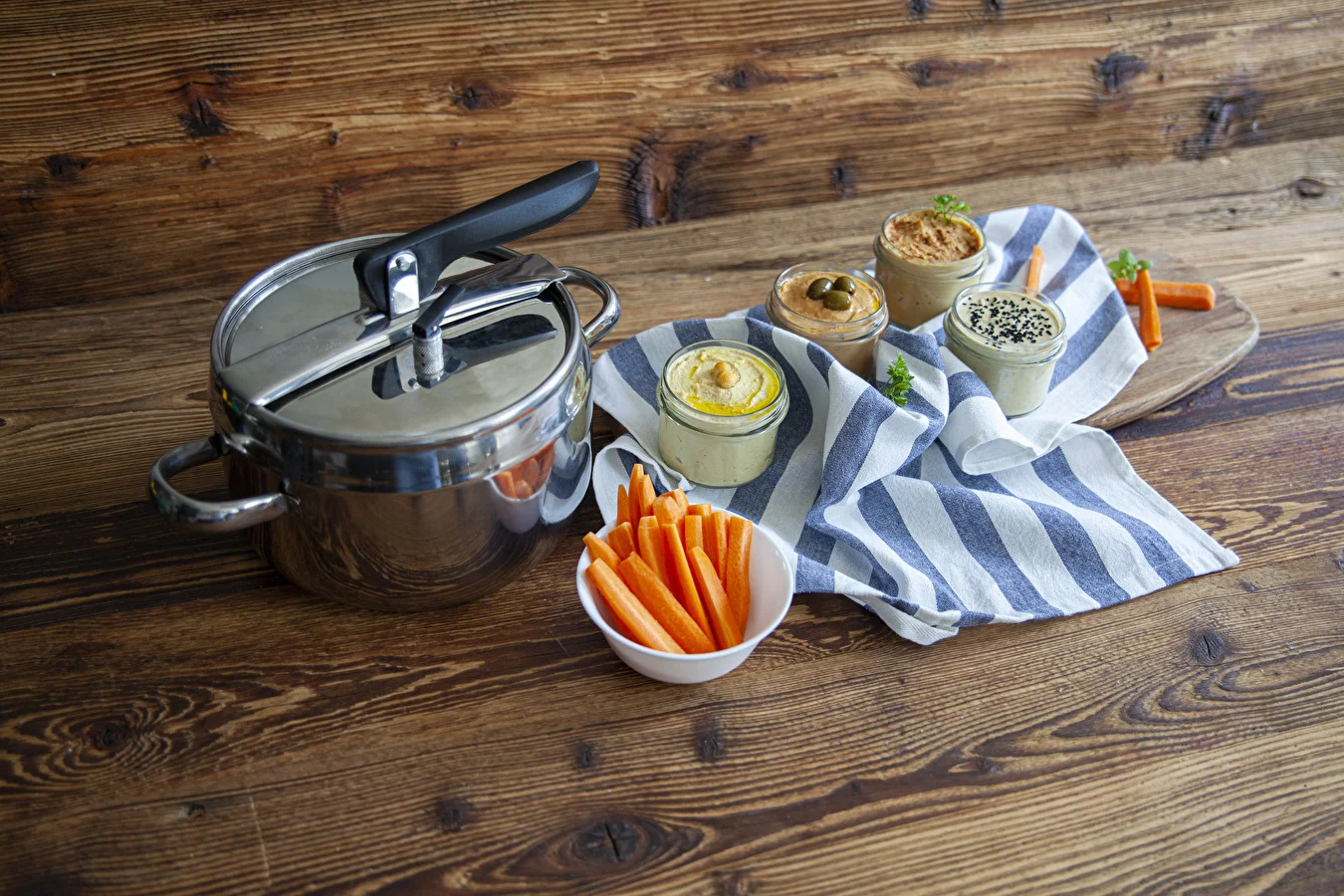 Hummus in verschiedenen Geschmacksrichtungen