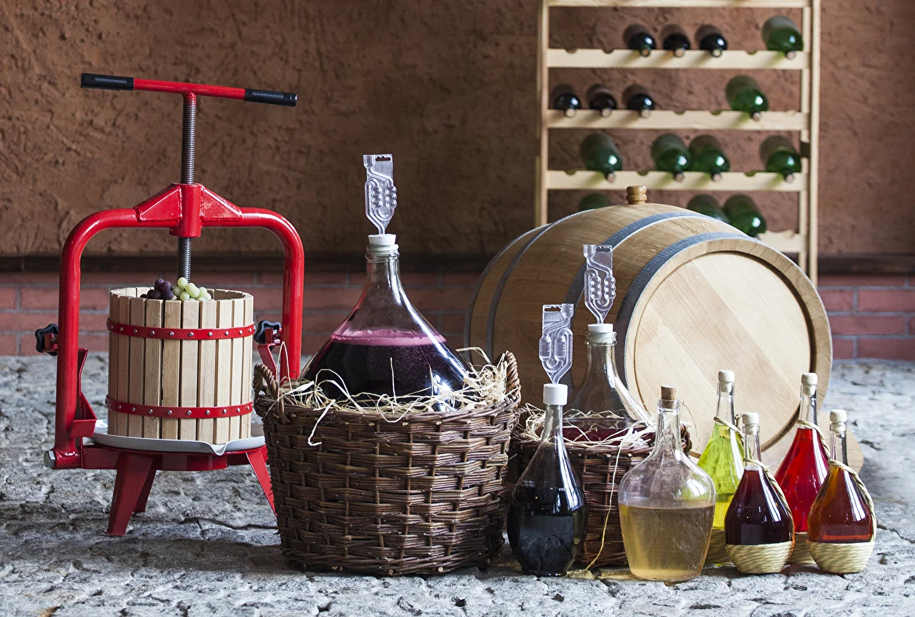Wie stellen Sie Wein Schritt für Schritt her?