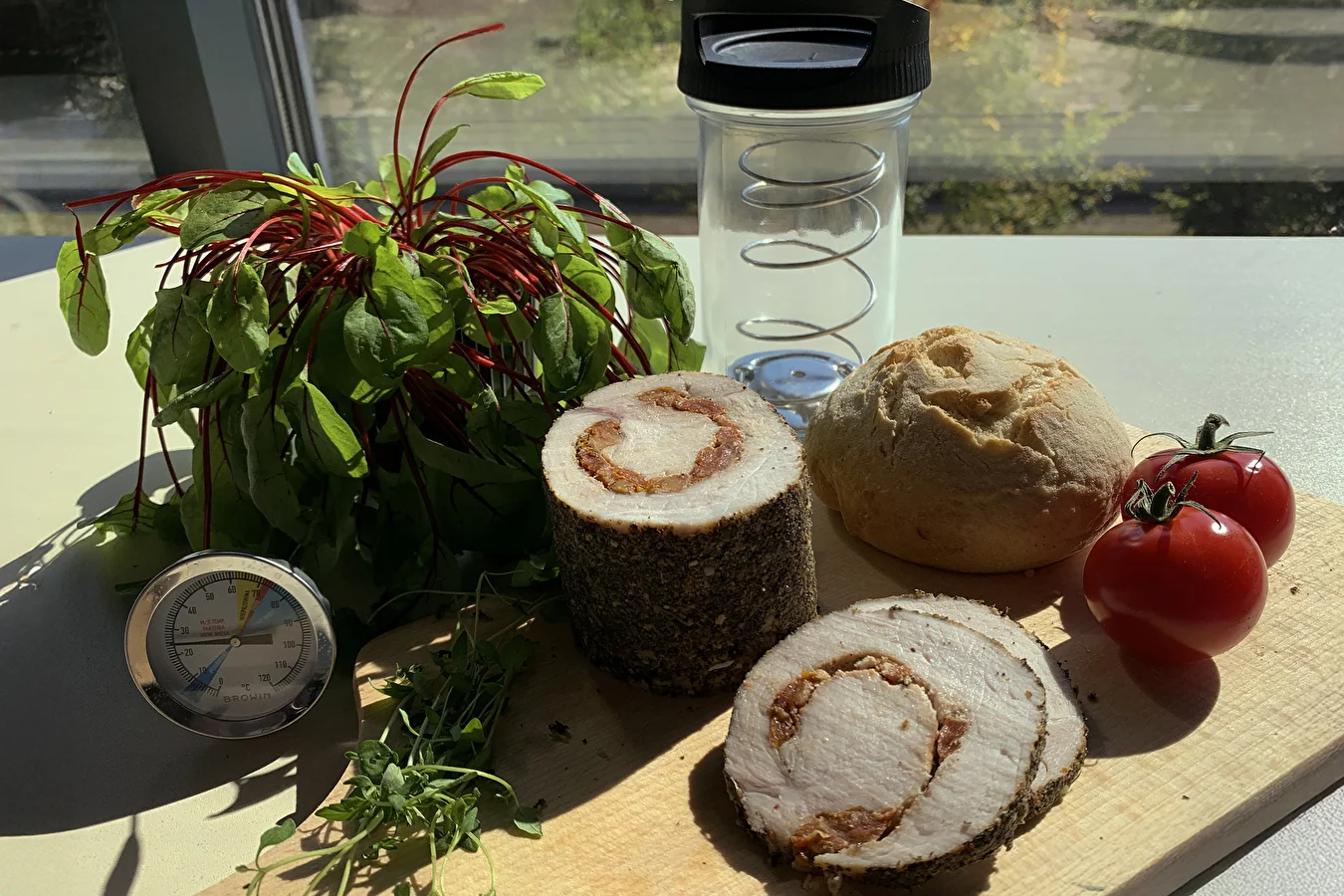 Gerollter Schweinerücken mit getrockneten Tomaten