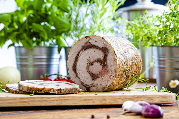 Schweinerücken-Rinderroulade aus dem Schinkenkocher