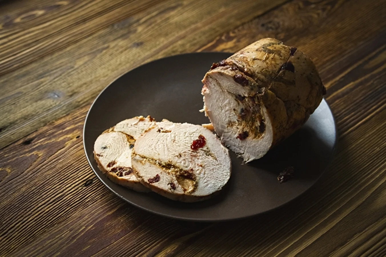 Pikanter Hähnchenbrustschinken mit Cranberrys – aus dem Schinkenkocher