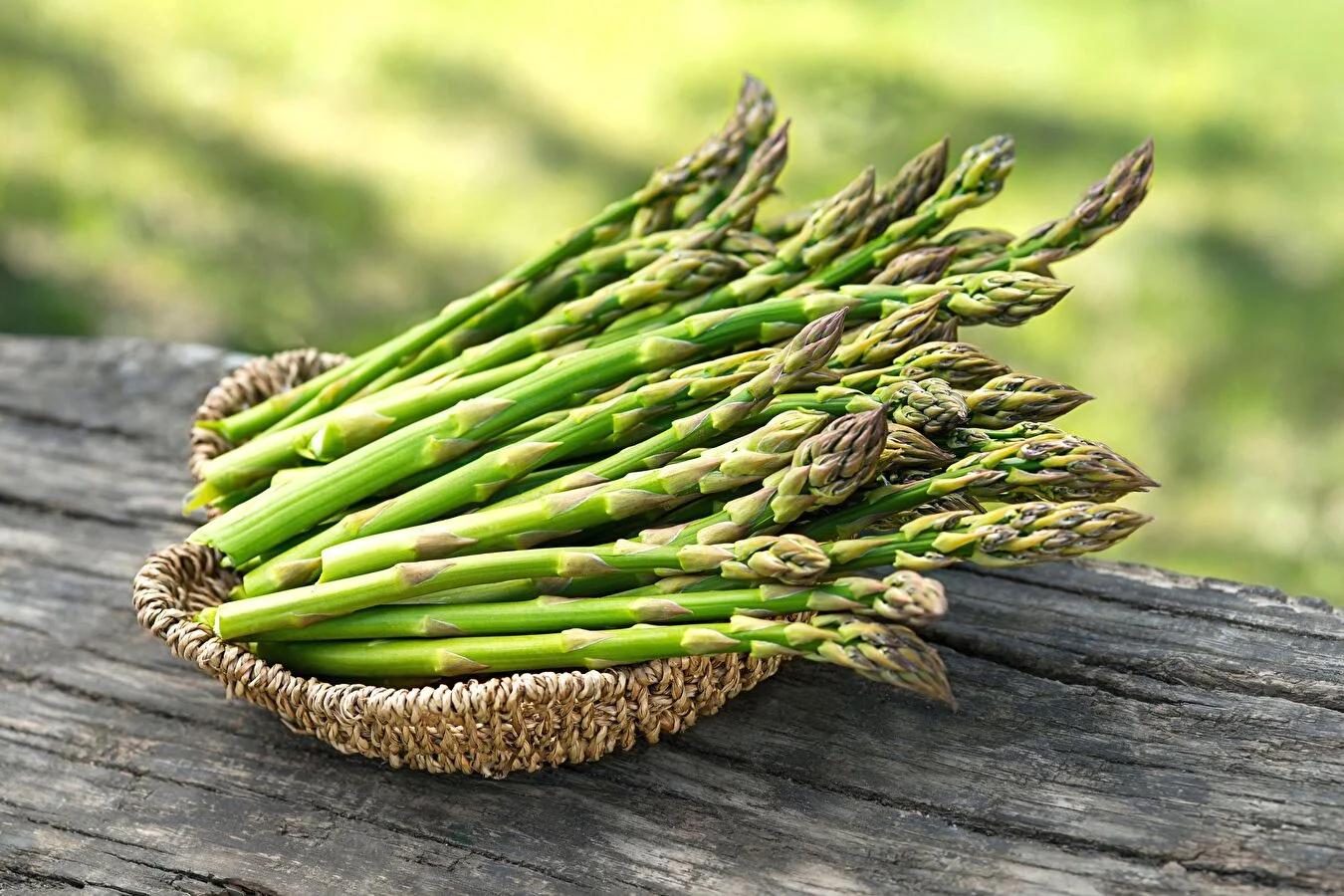 So bereiten Sie grünen Spargel zu