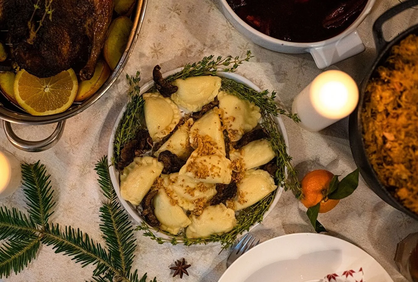 Pierogi mit Sauerkraut und Pilzen