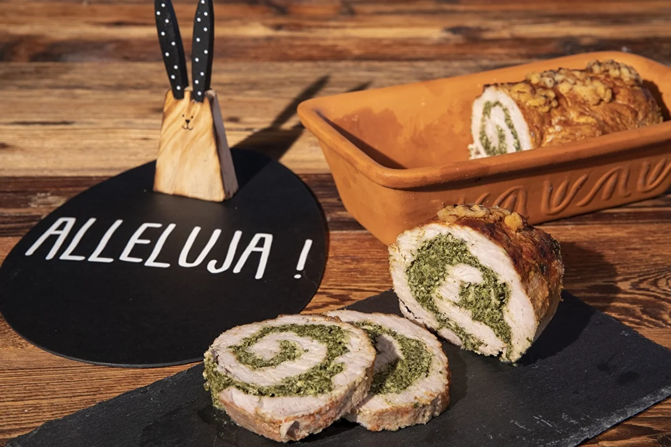 Schweineroulade mit Spinat und Feta im Römertopf