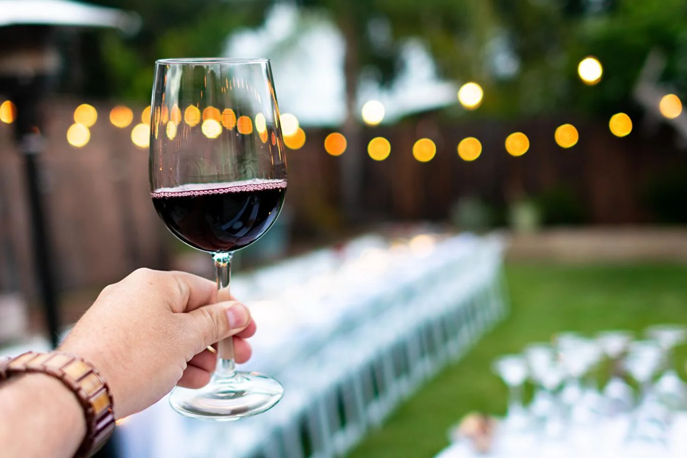 Wein aus schwarzen Johannisbeeren