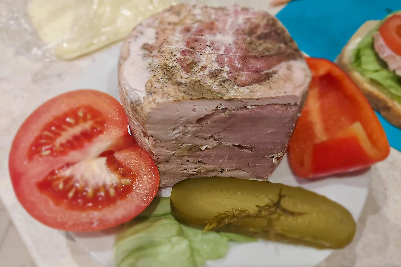 Schweine-Geflügel-Aufschnitt aus dem Schinkenkocher