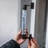 Fensterthermometer zum Aufkleben mit Muster - Kleidung (-50°C bis +50°C) 23cm - 3 ['rundes Thermometer', ' welche Temperatur']