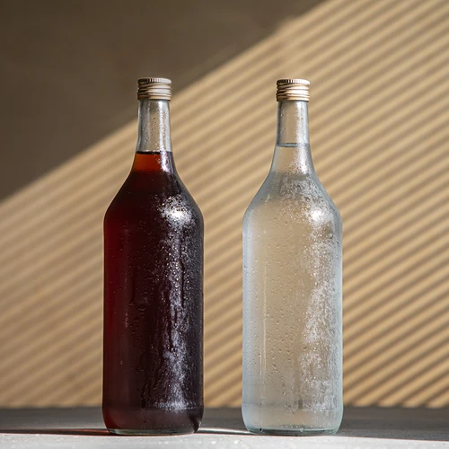 Flasche 1 L mit Schraubverschluss - 4 St. - 8 ['Schnapsflasche', ' Schnapsflaschen', ' Schnapsflasche 1 L', ' durchsichtige Flasche', ' Flaschen 1000 ml', ' durchsichtige Flasche mit Schraubverschluss', ' Flasche für Saft', ' Flasche mit Schraubverschluss', ' Flaschen mit Schraubverschlüssen', ' Flaschen für edle Tropfen']