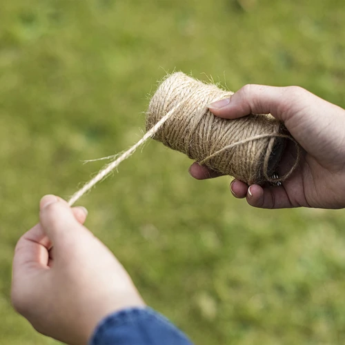 Juteschnur 2 mm / 110 m / 250 g - 6 ['Schnur aus Jute', ' Juteschnur', ' Schnur für Tomaten', ' Schnur für Gurken', ' natürliche Schnur', ' Ökoschnur', ' Schnur für Makramee', ' Bindschnur', ' Schnur zum Basteln']