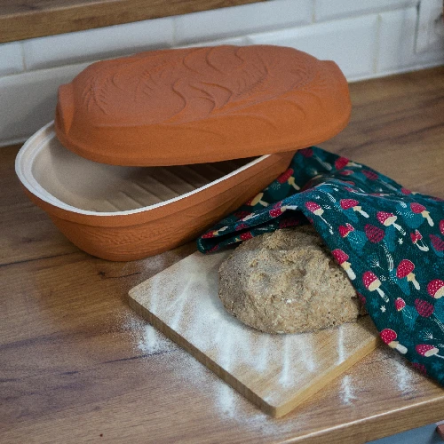 Runder Tonbräter glasiert 4,5 L - 13 ['Tonbräter', ' fettfrei backen', ' dämpfen', ' gesund kochen', ' für Fleisch', ' zum Braten', ' für Brot', ' für Fisch', ' für Vegetarier', ' Eintopfgerichte', ' Kindergerichte', ' Diätgerichte', ' zum Brotbacken', ' emaillierter Tonbräter', ' beschichteter Tonbräter', ' glasierter Tonbräter', ' Tontopf', ' Römisches Gefäß', ' Römische Form', ' Topf aus Ton', ' Tonbräter mit Deckel', ' Gefäß mit Deckel', ' Geschenkidee']