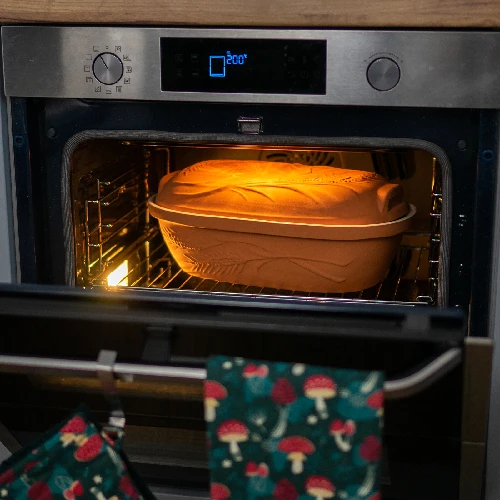 Runder Tonbräter glasiert 4,5 L - 18 ['Tonbräter', ' fettfrei backen', ' dämpfen', ' gesund kochen', ' für Fleisch', ' zum Braten', ' für Brot', ' für Fisch', ' für Vegetarier', ' Eintopfgerichte', ' Kindergerichte', ' Diätgerichte', ' zum Brotbacken', ' emaillierter Tonbräter', ' beschichteter Tonbräter', ' glasierter Tonbräter', ' Tontopf', ' Römisches Gefäß', ' Römische Form', ' Topf aus Ton', ' Tonbräter mit Deckel', ' Gefäß mit Deckel', ' Geschenkidee']