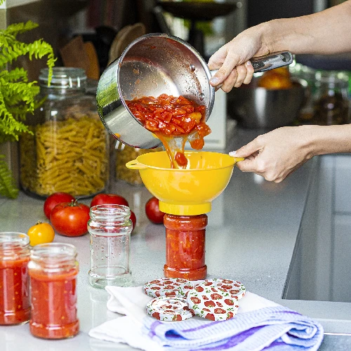 Schraubverschlüsse mit Tomatenmuster 66/4 10 St. - 5 ['weißer Schraubverschluss', ' buntes Tomatenmuster', ' Pasteurisierung', ' Kontrolle des Prozesses', ' Aufbewahrung', ' Größe fi Tomaten 66', ' Dekoration der Speisekammer', ' Schraubverschlüsse für die Pasteurisierung', ' Schraubverschlüsse Gemüse', ' Schraubverschlüsse Tomaten']